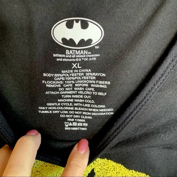 BATMAN T SHIRT WITH TWO CAPES & MASK - Picture 4 of 8